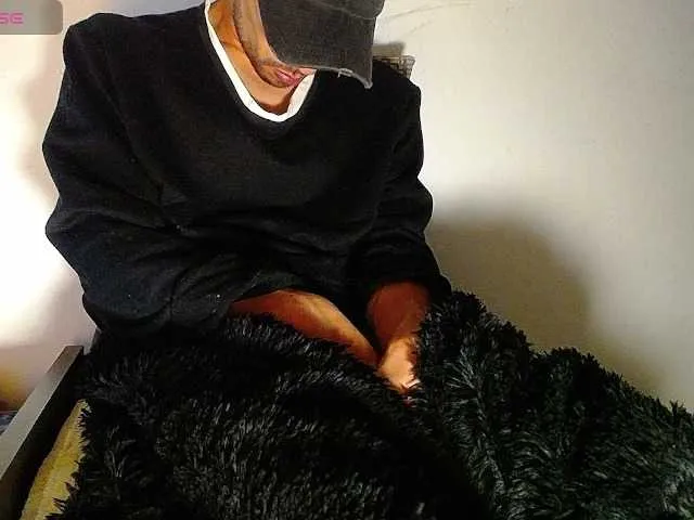 Live sex webcam photo for biglatin01 #277254162