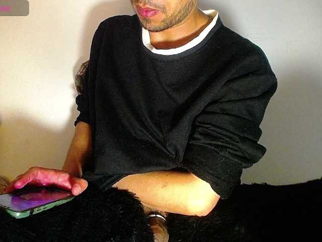 Live sex webcam photo for biglatin01 #277255152