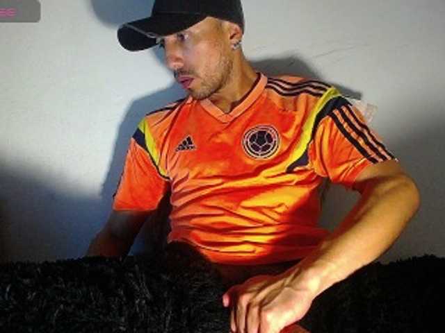 Live sex webcam photo for biglatin01 #277284001