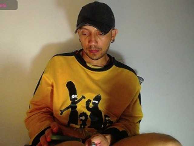 Live sex webcam photo for biglatin01 #277331159