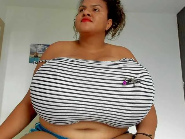 Live sex webcam photo for bigmom-22 #291617167