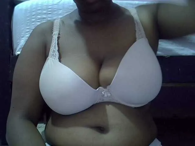 Live sex webcam photo for bigtits-girl #290956359