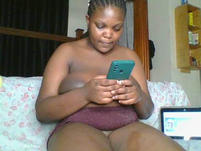 Live sex webcam photo for bigzonroe24 #278043190