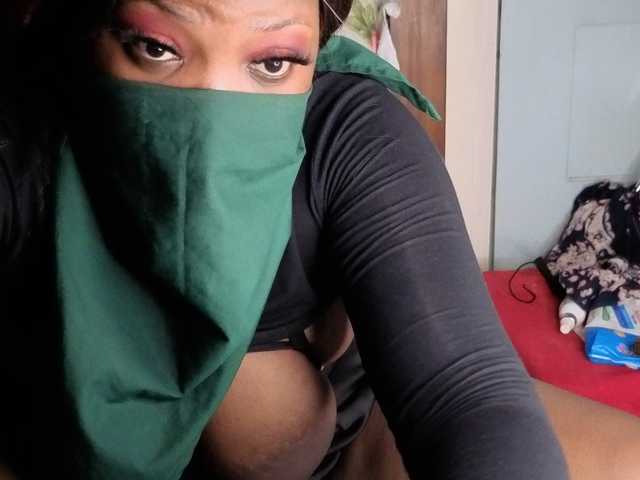 Live sex webcam photo for bigzonroe24 #291973781