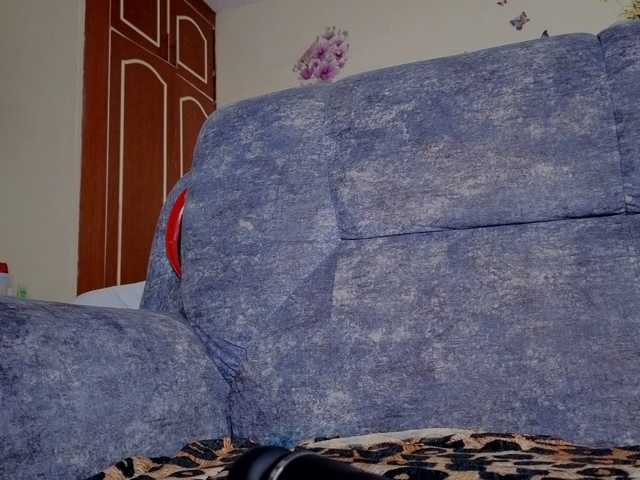 Live sex webcam photo for bigzonroe24 #292194176