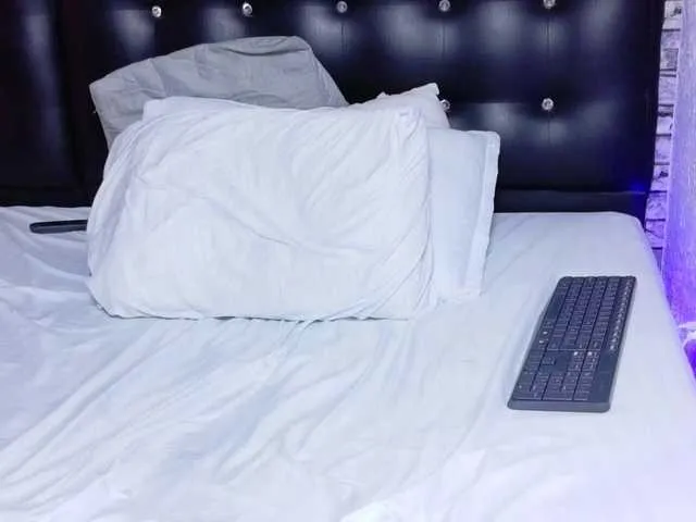 Live sex webcam photo for black-pussydoll #291262179