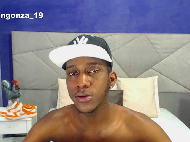 Live sex webcam photo for blackbigcock77 #275587917