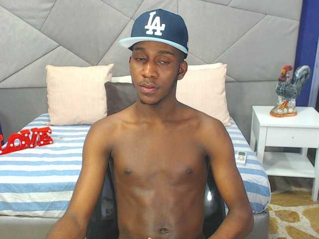 Live sex webcam photo for blackbigcock77 #275673677