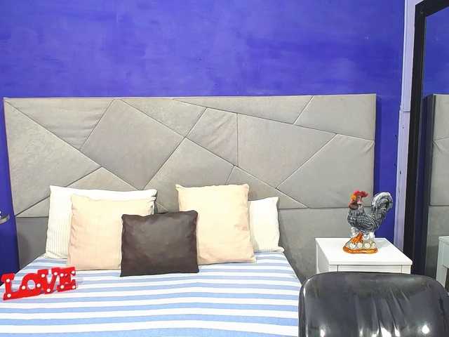 Live sex webcam photo for blackbigcock77 #275737645