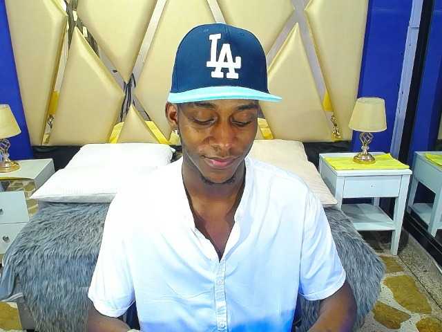 Live sex webcam photo for blackbigcock77 #276110190