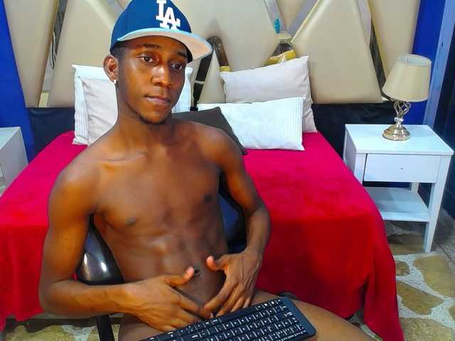 Live sex webcam photo for blackbigcock77 #276315639