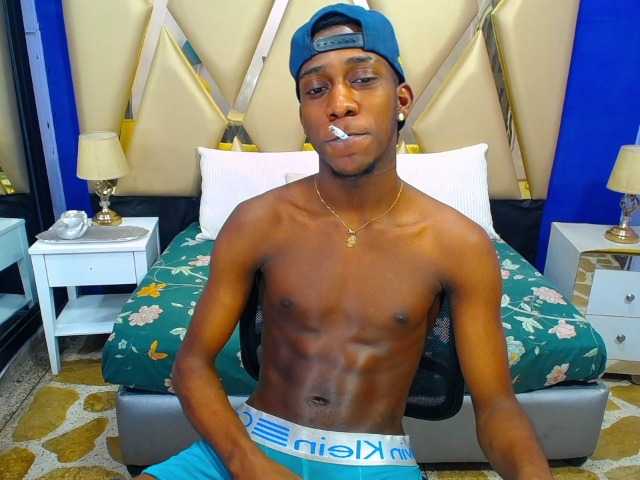 Live sex webcam photo for blackbigcock77 #277080473