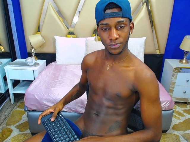 Live sex webcam photo for blackbigcock77 #277321979