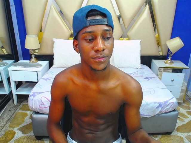 Live sex webcam photo for blackbigcock77 #277384034