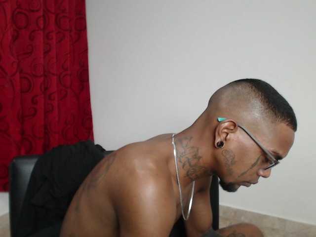 Live sex webcam photo for blacklatinbig23 #276150763