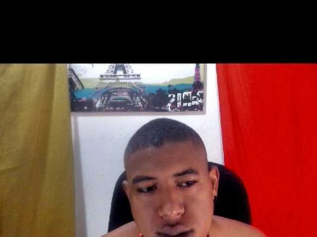 Live sex webcam photo for blakbigcock11inche #276364679