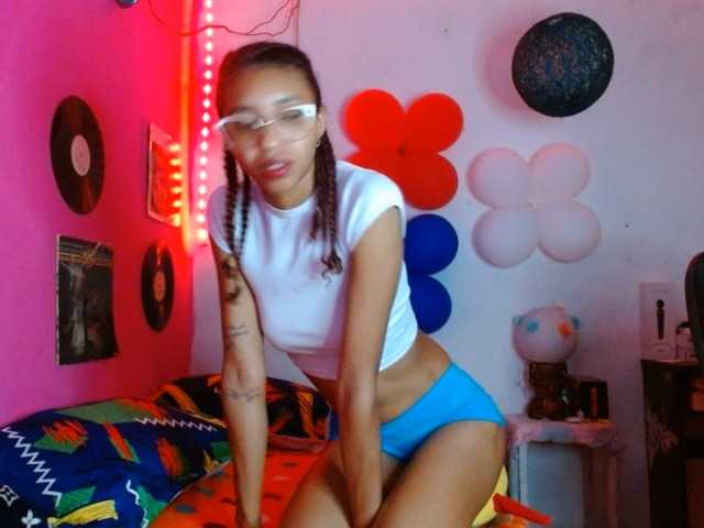 Live sex webcam photo for blessedperverse #278277085