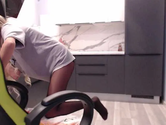 Live sex webcam photo for blondalina #292341380