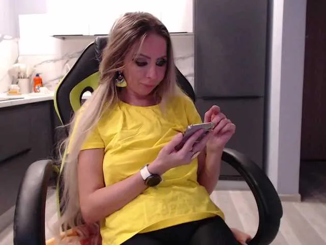 Live sex webcam photo for blondalina #292355015