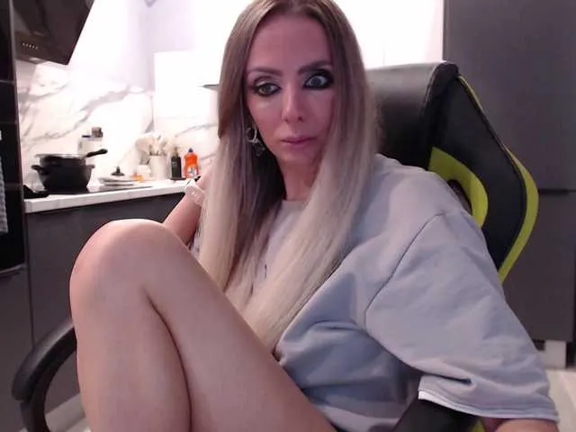 Live sex webcam photo for blondalina #292388787