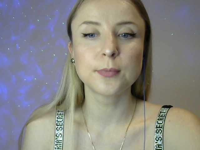 Live sex webcam photo for blonde-kisses #276605912