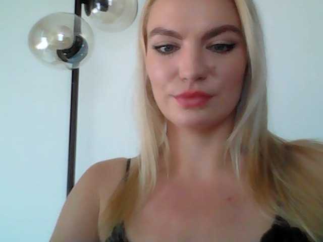 Live sex webcam photo for blondeGina #277971675