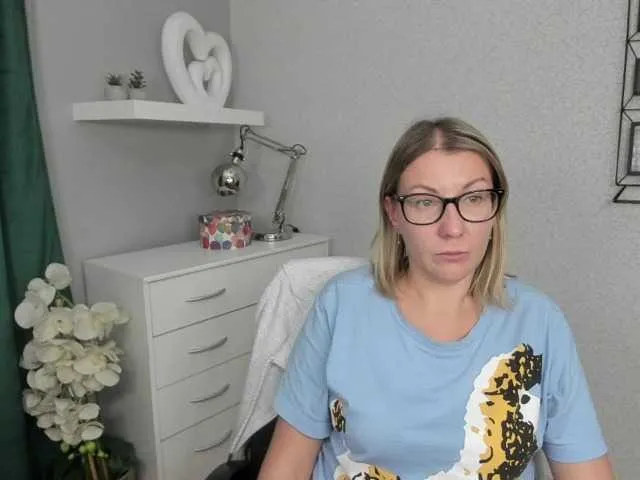 Live sex webcam photo for blondeSophie #276818681