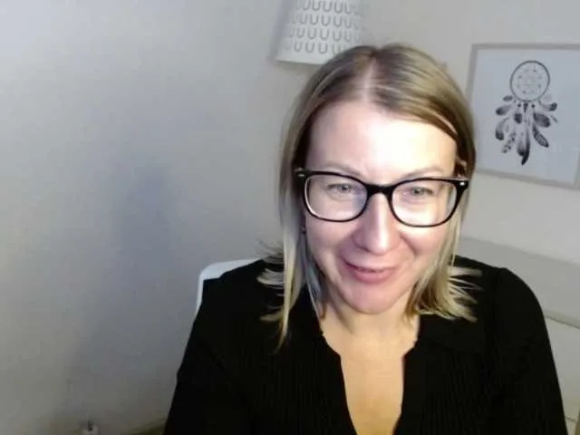 Live sex webcam photo for blondeSophie #276845432