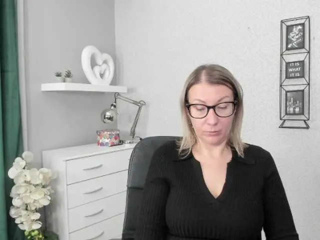 Live sex webcam photo for blondeSophie #276852505