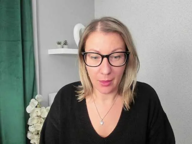 Live sex webcam photo for blondeSophie #276893511