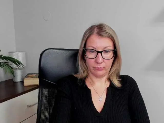 Live sex webcam photo for blondeSophie #276898724