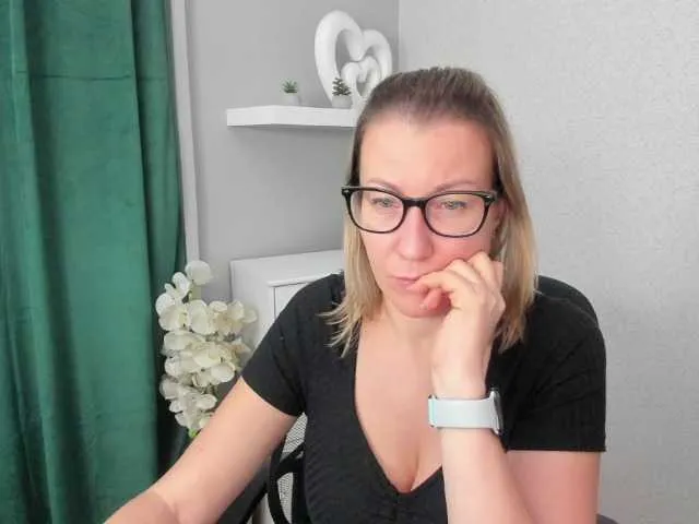 Live sex webcam photo for blondeSophie #276963278