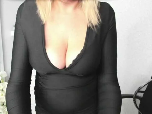 Live sex webcam photo for blondeSophie #277238064