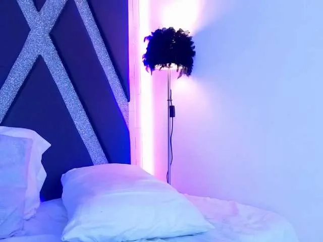 Live sex webcam photo for blondecat15 #291177536