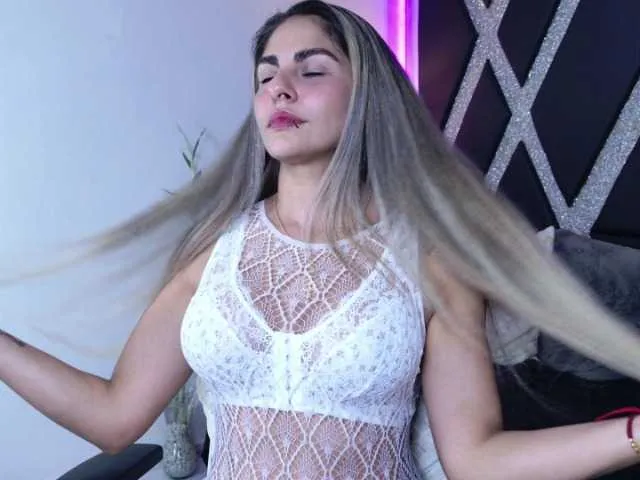 Live sex webcam photo for blondecat15 #293599660
