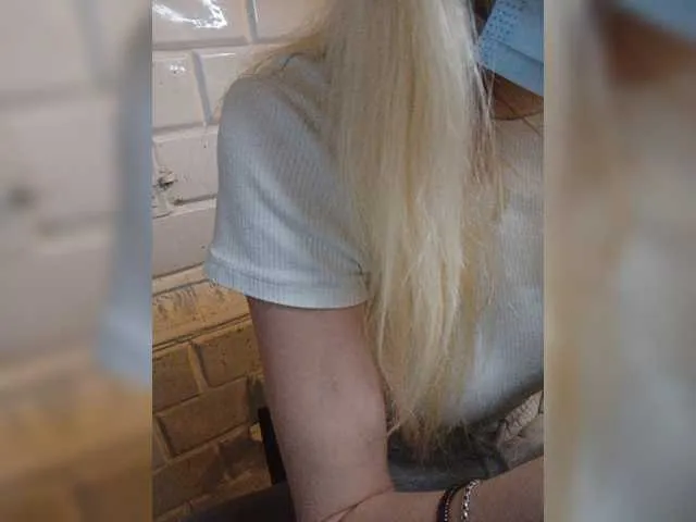 Live sex webcam photo for blondinochka33 #276906716