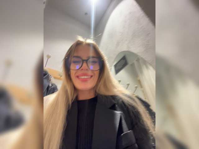 Live sex webcam photo for blondinochkaa #274545043