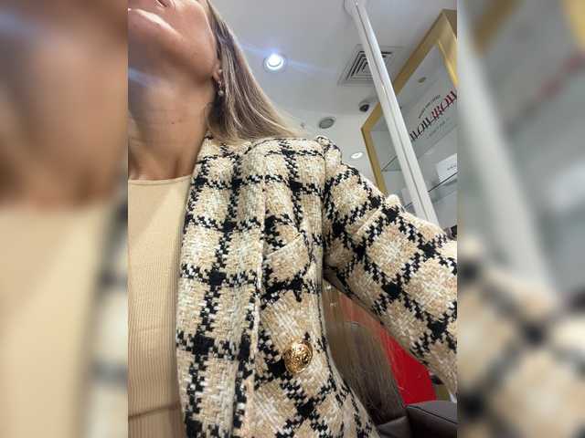 Live sex webcam photo for blondinochkaa #274638563