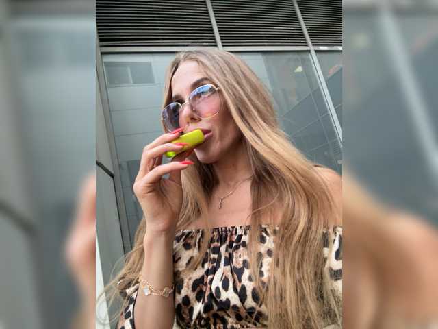 Live sex webcam photo for blondinochkaa #275481042