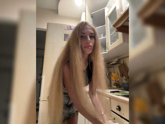 Live sex webcam photo for blondinochkaa #275736541