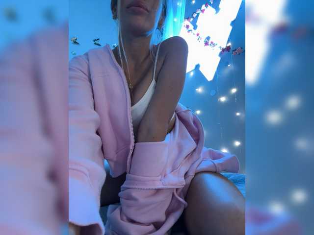 Live sex webcam photo for blondinochkaa #277597335