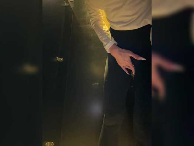 Live sex webcam photo for blondinochkaa #290535373