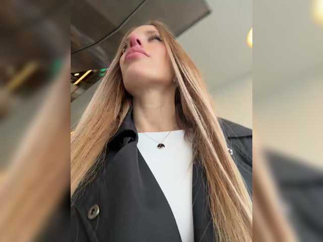 Live sex webcam photo for blondinochkaa #290669707