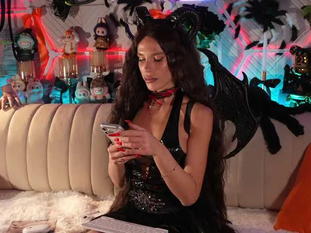 Live sex webcam photo for blondinochkaa #292183792