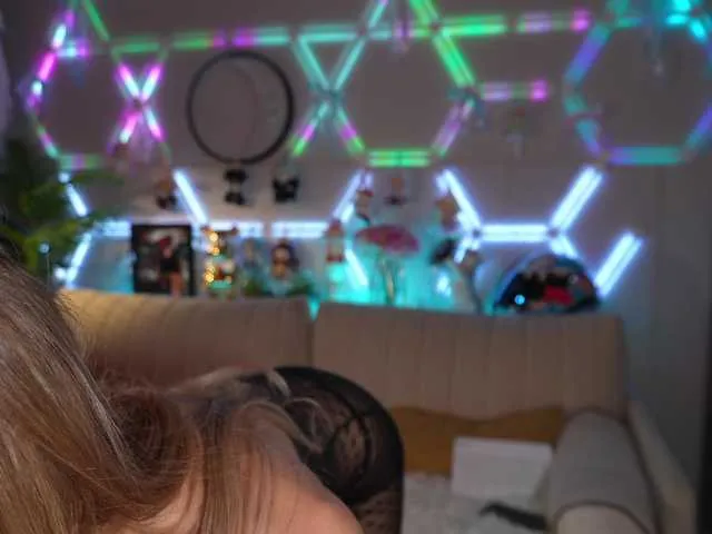 Live sex webcam photo for blondinochkaa #292388877