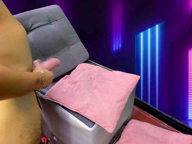 Live sex webcam photo for blow2job-lat #287993943