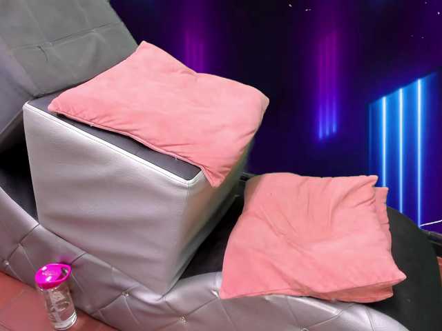 Live sex webcam photo for blow2job-lat #287993958