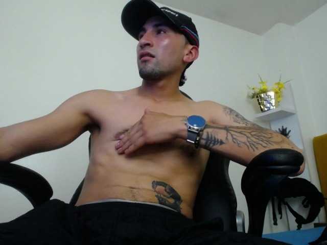 Live sex webcam photo for bobby-hale #276917605