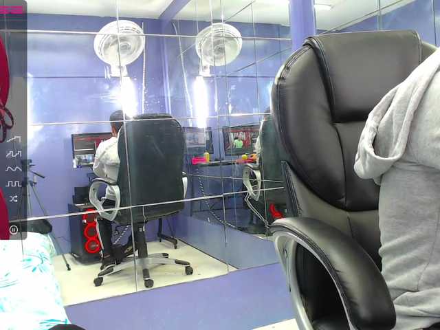 Live sex webcam photo for boddyballs #274303399