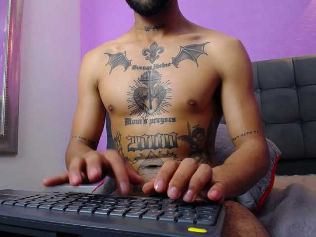 Live sex webcam photo for bomber-boy #278005594